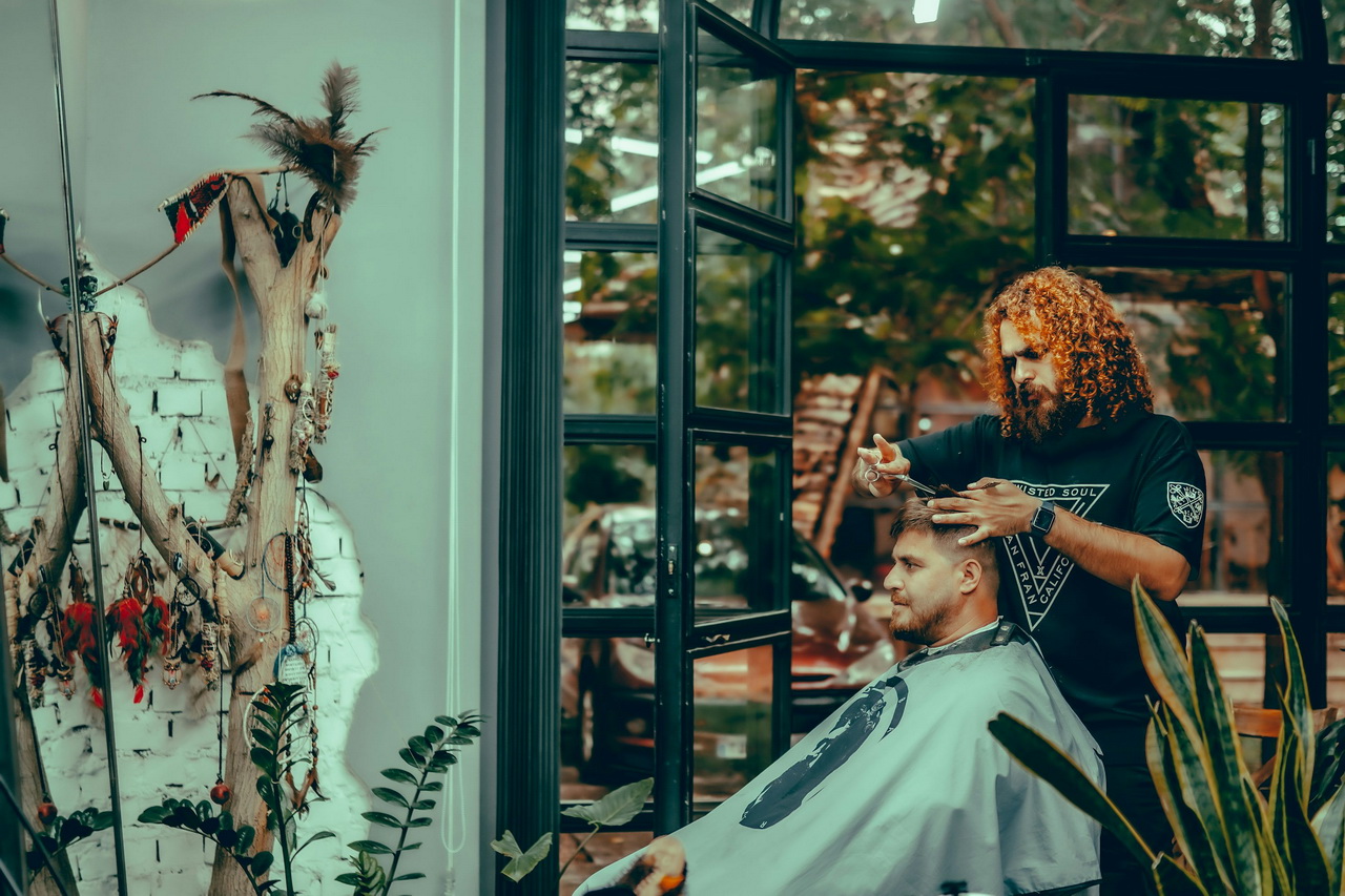 Лучшие средства для термозащиты волос: рейтинг 2025 года