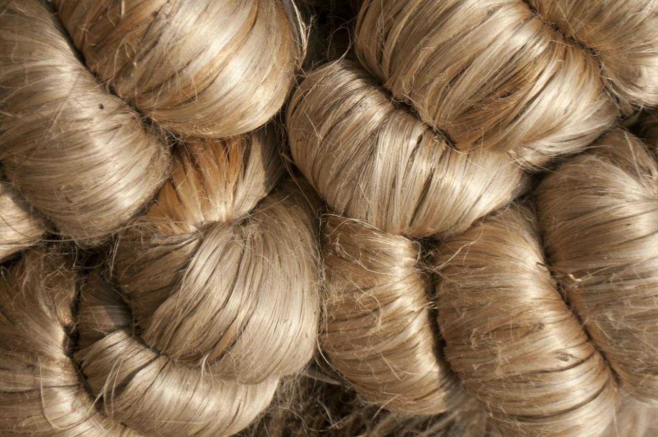 Топ-5 ошибок при уходе за длинными волосами и как их избежать