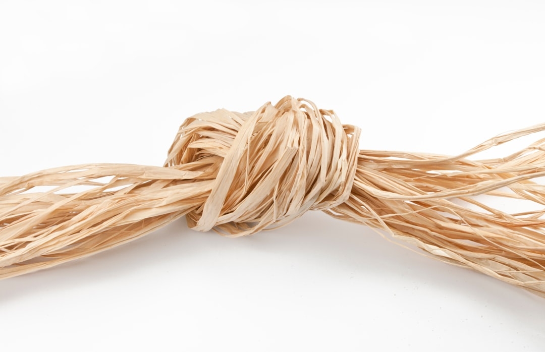 Как предотвратить секущиеся кончики: основные причины и эффективные решения