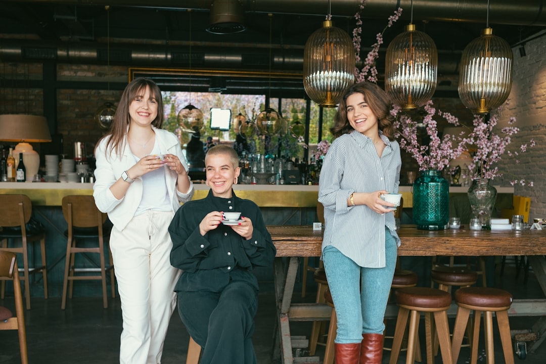 Самые модные женские стрижки 2025 года: подборка с фото